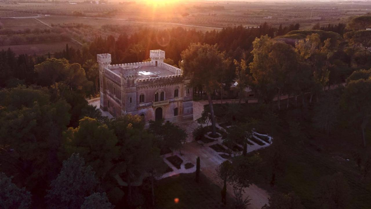 Castle Elvira - The Castle & The Cottage Trepuzzi 外观 照片